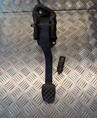 Volkswagen Golf Plus Clutch pedal 1K1721059BE