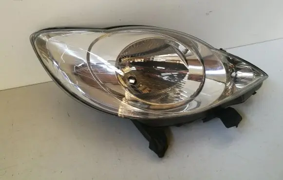 Peugeot 107 Headlight/headlamp 811100H030