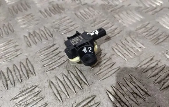 Mercedes-Benz GLE (W166 - C292) Airbag deployment crash/impact sensor A1668210351