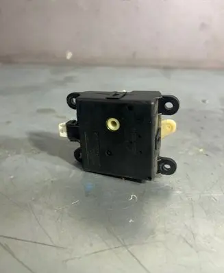 Nissan Primera Air flap motor/actuator 3T05030820 020218 0ZWH0849J