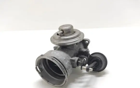 Skoda Octavia Mk1 (1U) EGR valve 038131501AA 070211074