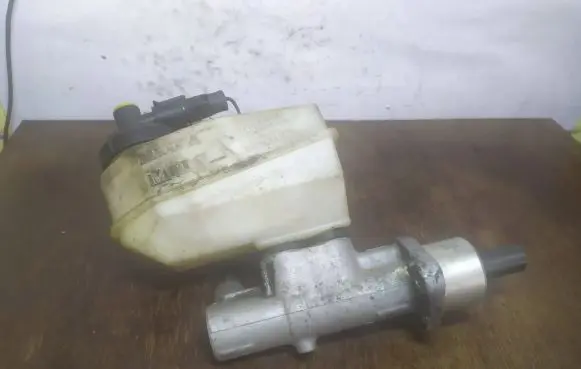 Master brake cylinder