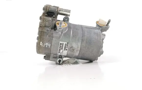 Volvo S60 Air conditioning (A/C) compressor (pump) P32260523