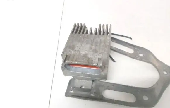 Mercedes-Benz A W168 Coolant fan relay a0275458032