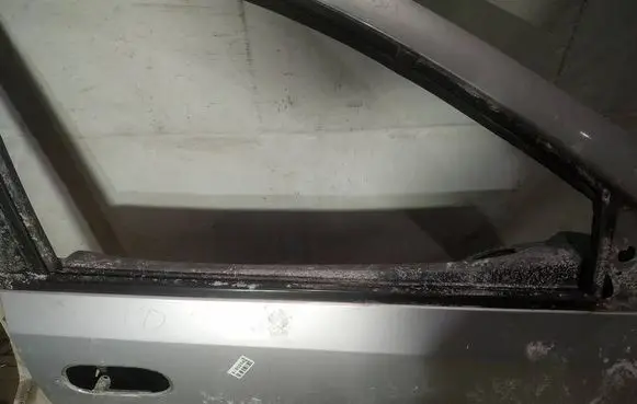 Nissan Almera Tino Front door glass trim molding 
