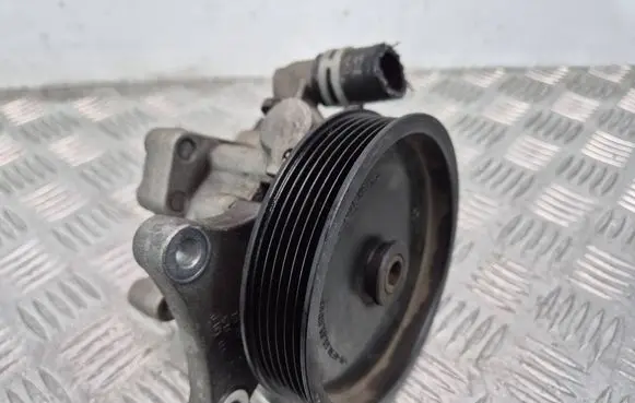 Mercedes-Benz E W212 Power steering pump A0064666801