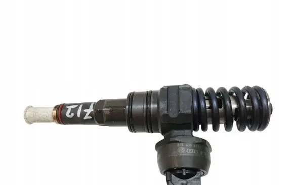 Volkswagen PASSAT B5.5 Fuel injector 038130073BA