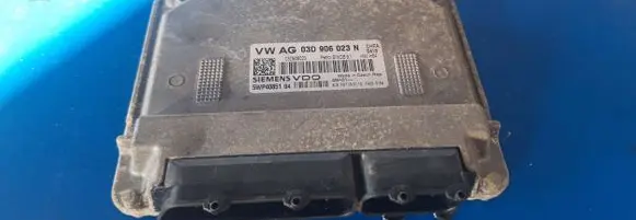 Skoda Fabia Mk2 (5J) Engine control unit/module 03d906023N