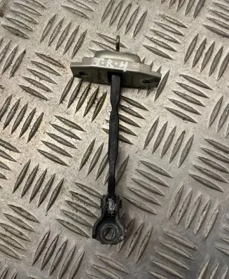 Toyota RAV 4 (XA30) Front door check strap stopper