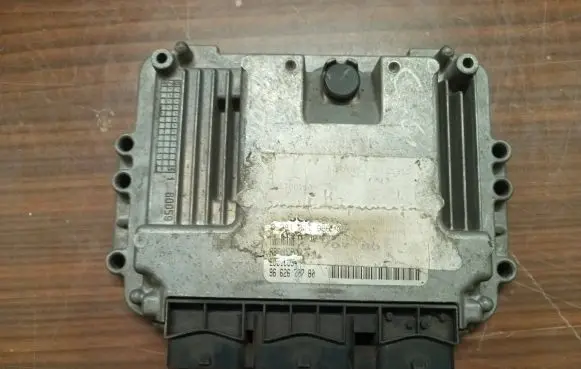 Citroen C4 I Engine control unit/module 0281011966