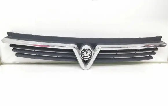 Opel Vivaro Front bumper upper radiator grill 8200044888 525719894 91166782
