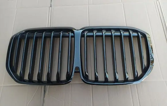 BMW X7 G07 Front bumper upper radiator grill 8094566