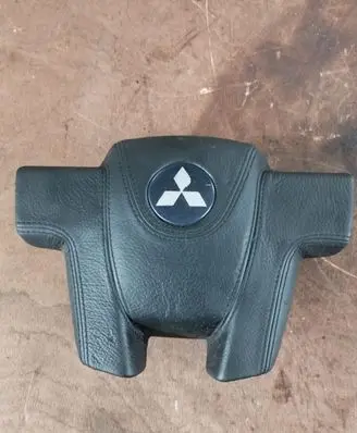 Mitsubishi Endeavor Steering wheel airbag