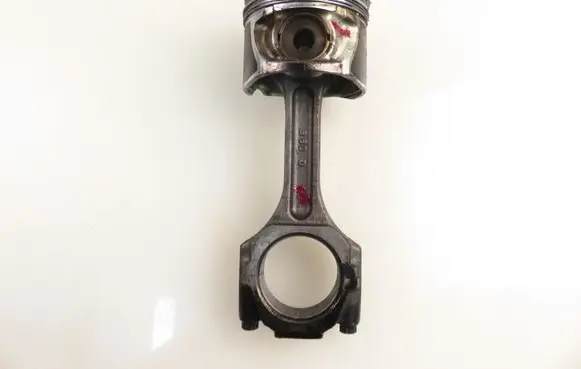 Hyundai Santa Fe Piston with connecting rod 