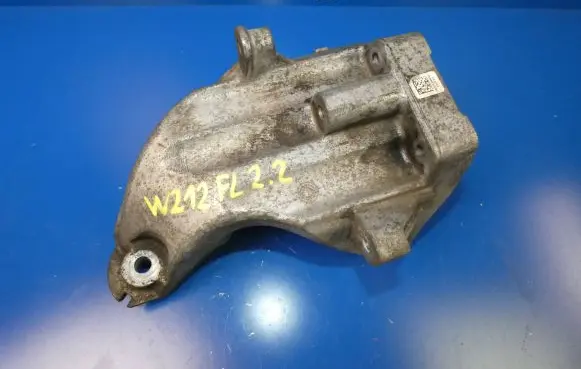 Mercedes-Benz E W212 Engine mounting bracket A6512230004