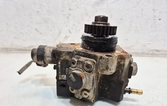 Renault Master III Fuel injection high pressure pump 0445010250