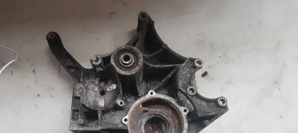 Volkswagen PASSAT B5 Generator/alternator bracket 028903143AF