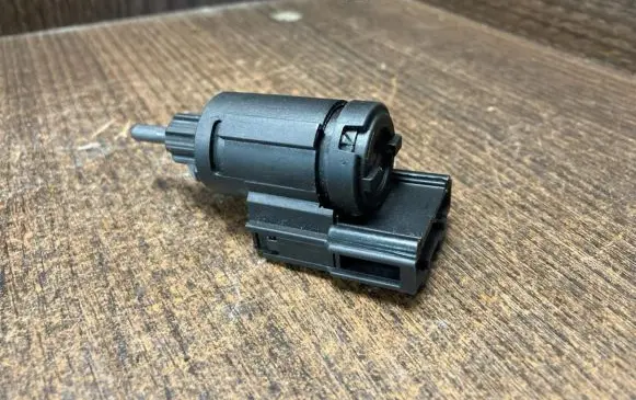 Skoda Fabia Mk1 (6Y) Brake pedal sensor switch 3B0945511A