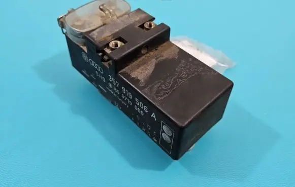 Coolant fan relay