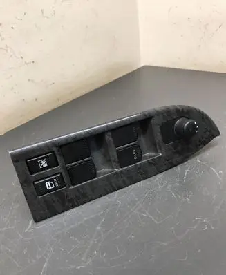 Suzuki Grand Vitara II Electric window control switch