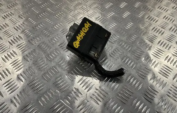 Nissan Qashqai Fuse box cover PU16865