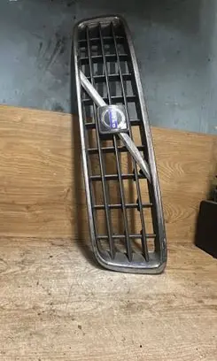 Volvo XC90 Front bumper upper radiator grill 30678983