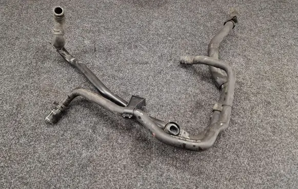 Volkswagen PASSAT B7 Engine coolant pipe/hose 1K0133687B