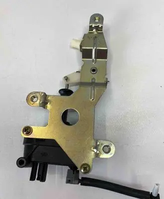 Engine mount vacuum valve