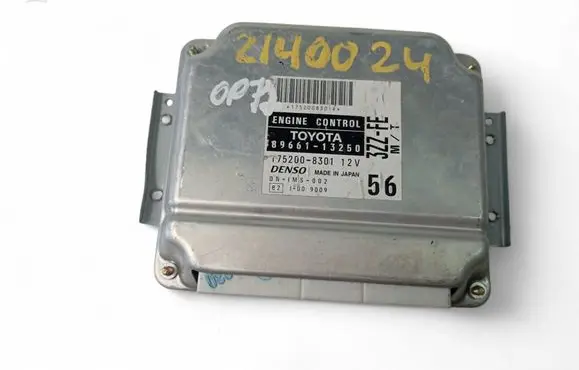 Toyota Corolla E120 E130 Engine control unit/module ECU 8966113250