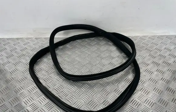 Mercedes-Benz C W204 Front door rubber seal A2046970951