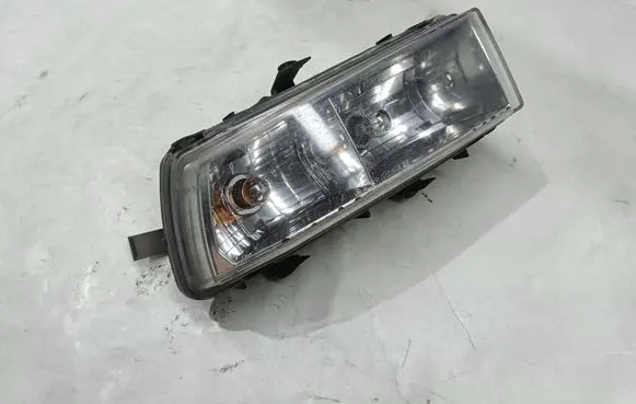 Citroen C6 Front bumper turn signal 630389 E204045