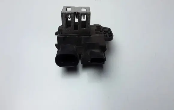 Coolant fan relay