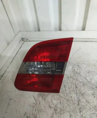 Tailgate rear/tail lights