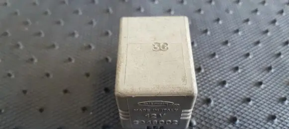 Renault Clio I Other relay 2048002 12V2048002