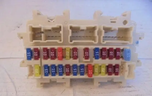 Renault Koleos I Fuse box set