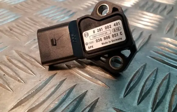 Volkswagen Golf VI Air pressure sensor 038906051C 0281002401
