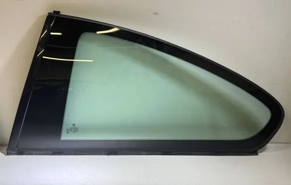 BMW M4 G82 G83 Rear side window 7482715