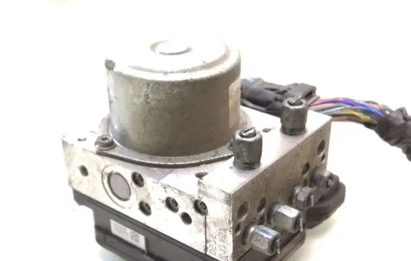 Nissan Juke I F15 ABS Pump 476601KK0B