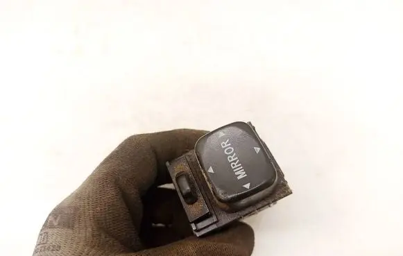 Toyota Yaris Wing mirror switch 
