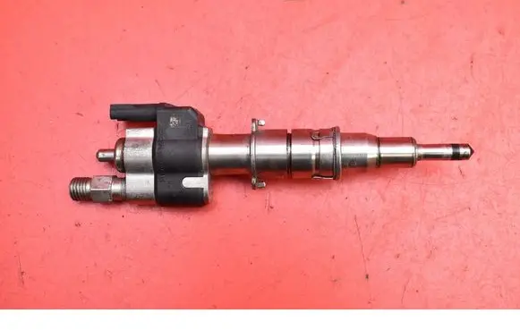 BMW 7 F01 F02 F03 F04 Fuel injector 7585261