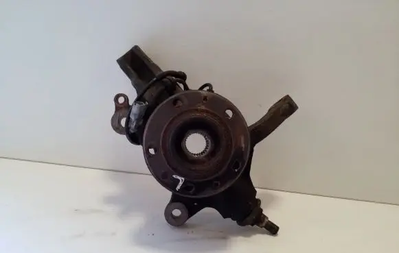 Opel Vivaro Front wheel hub