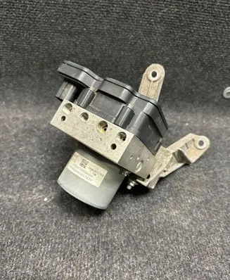 Chevrolet Camaro ABS Pump 84154732 9650557