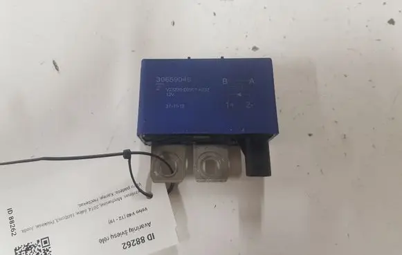 Volvo V40 Hazard warning light relay 30659046