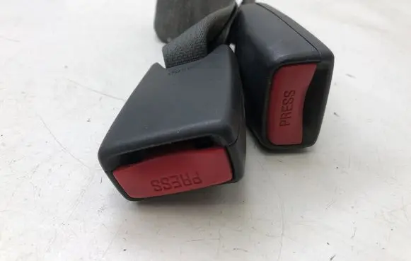Chrysler 300 - 300C Middle seatbelt buckle (rear) 0UW801DVAC