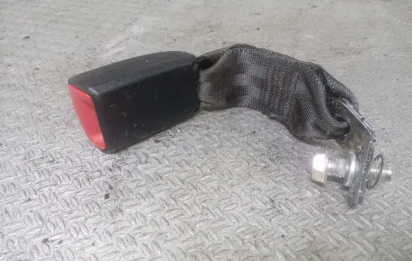 Mitsubishi Lancer VIII Rear seatbelt buckle E034501
