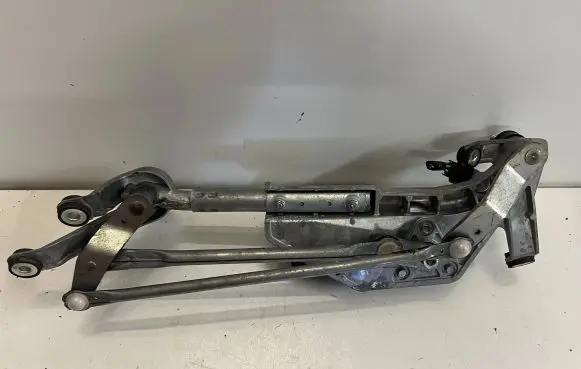Honda CR-V Front wiper linkage and motor