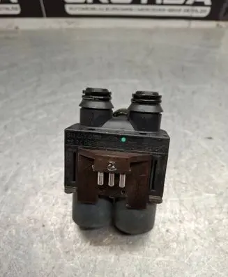 Mercedes-Benz E W211 Coolant heater control valve 0018307884 1147412115