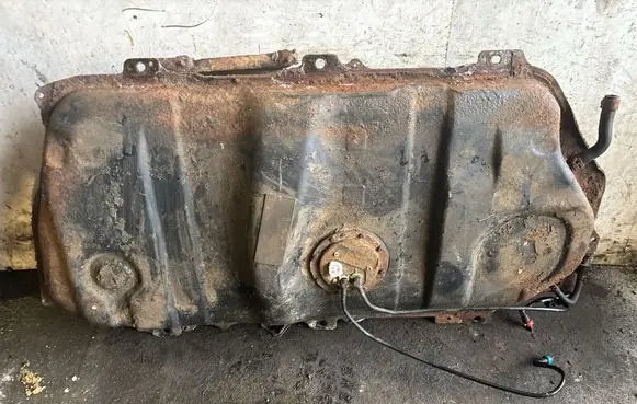 Toyota Avensis Verso Fuel tank 