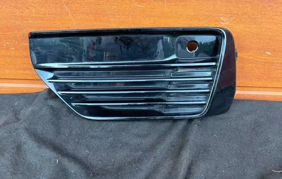 Volvo XC90 Front bumper lower grill 32345460