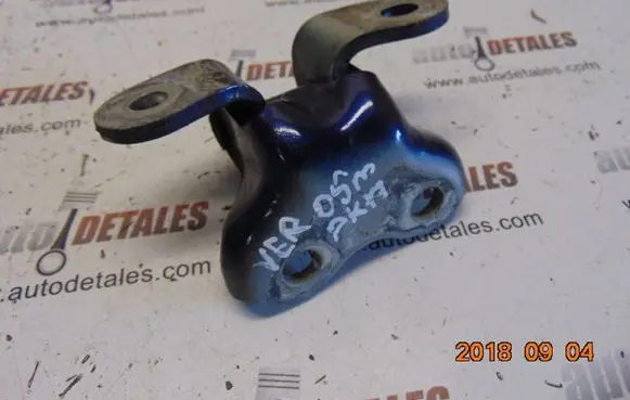 Toyota Corolla Verso AR10 Front door lower hinge 